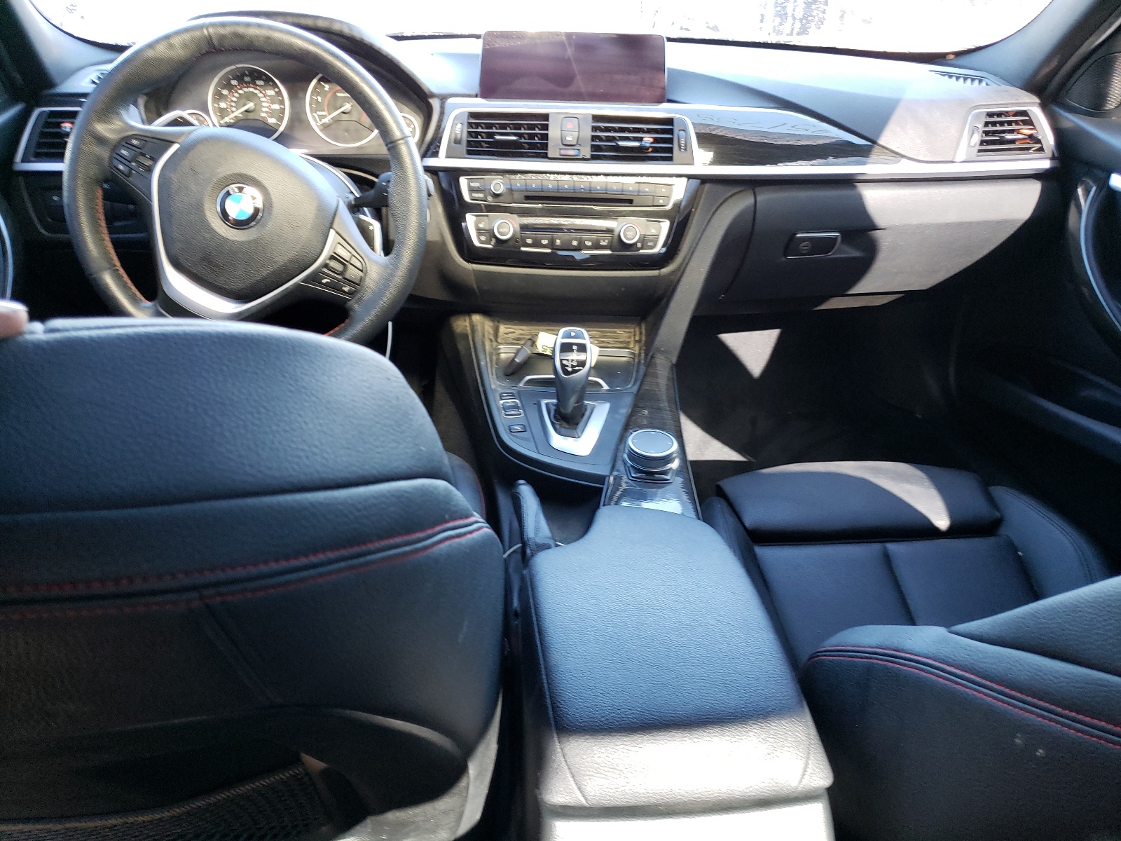 Photo 9 from auction – 2017 BMW 330 XI with VIN WBA8D9G35HNU63159