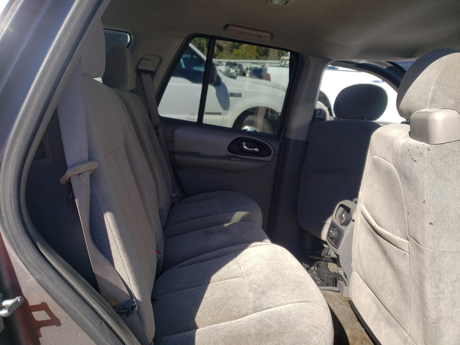 Photo 6 from auction – 2005 CHEVROLET TRAILBLAZE with VIN 1GNDT13S852307902