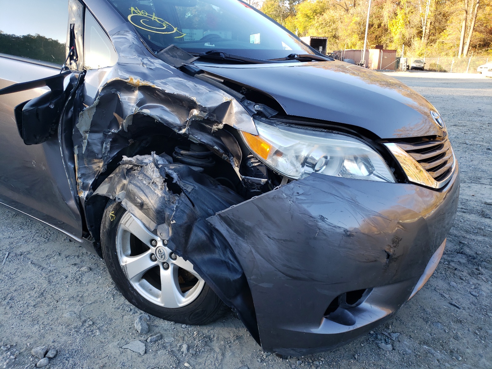 Photo 9 from auction – 2015 TOYOTA SIENNA LE with VIN 5TDKK3DC3FS559931
