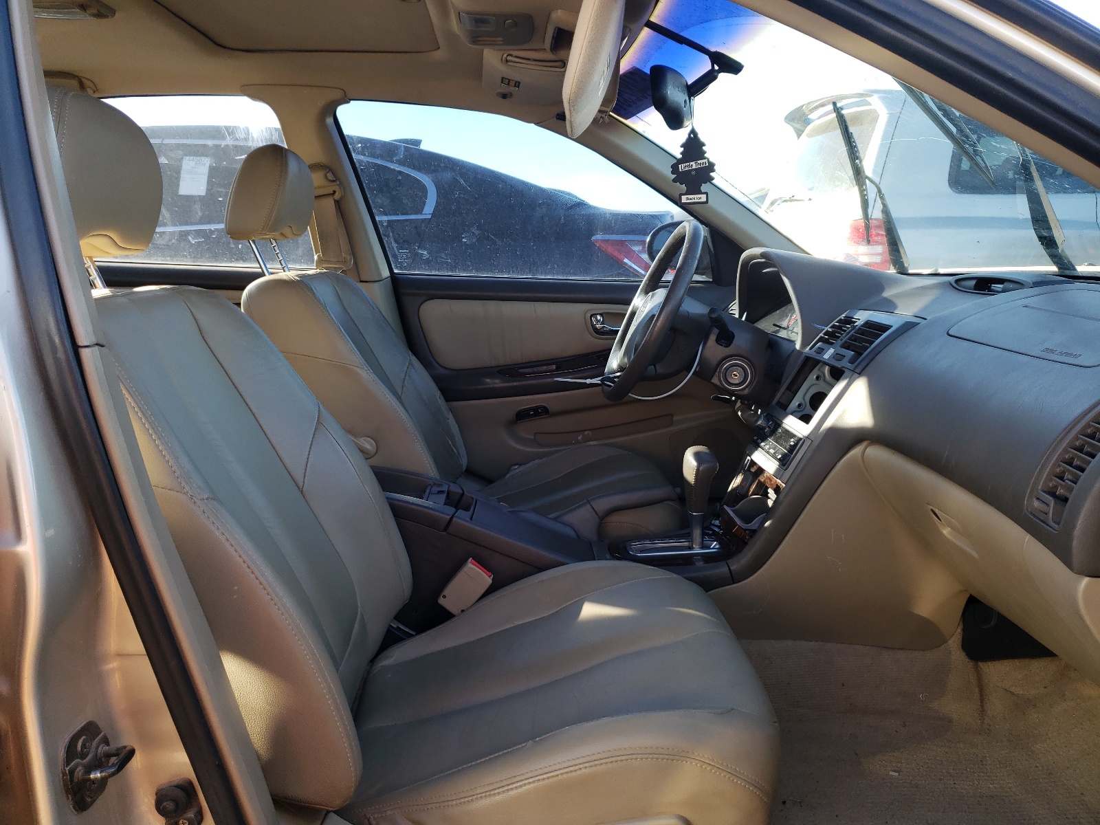 Photo 5 from auction – 2001 NISSAN MAXIMA GXE with VIN JN1CA31D91T810744
