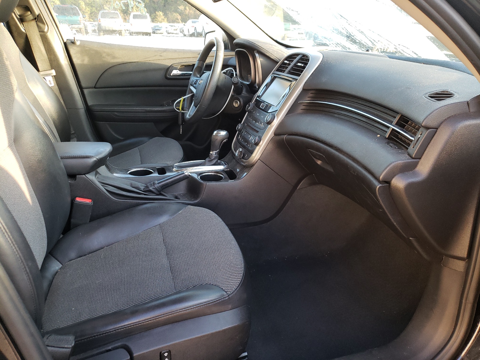 Photo 5 from auction – 2015 CHEVROLET MALIBU 1LT with VIN 1G11C5SL4FF333834