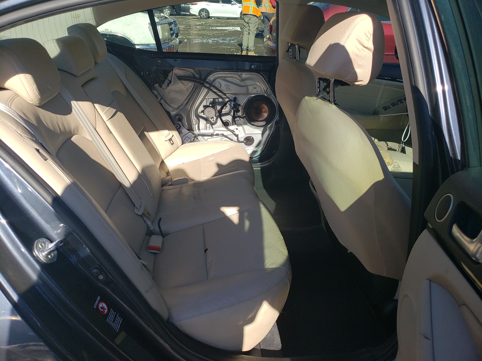 Photo 6 from auction – 2014 KIA CADENZA PR with VIN KNALN4D76E5131762