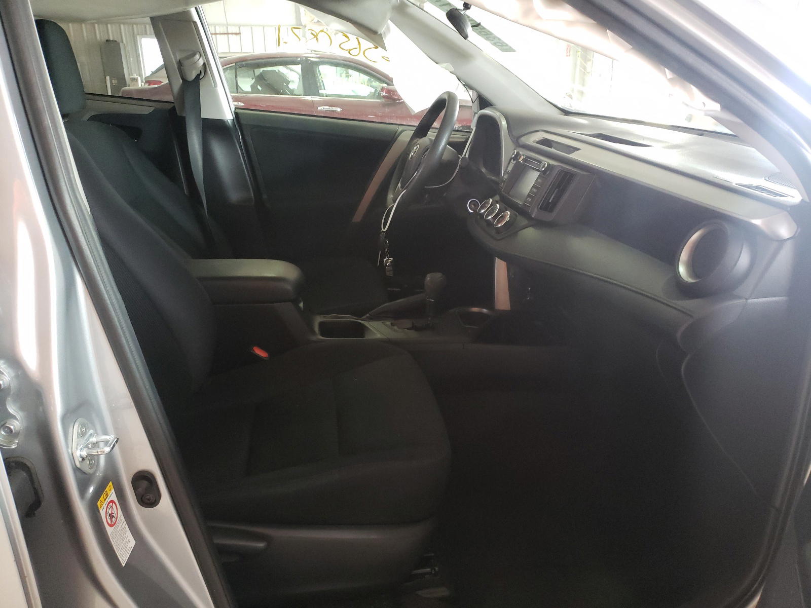 Photo 5 from auction – 2017 TOYOTA RAV4 LE with VIN 2T3BFREV0HW573486