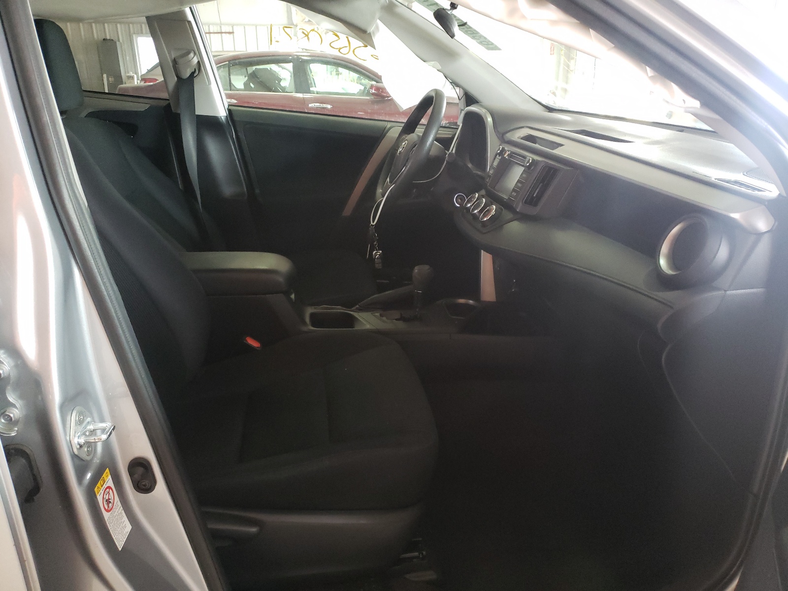 Zdjęcie 5 z aukcji – 2017 TOYOTA RAV4 LE z VIN 2T3BFREV0HW573486