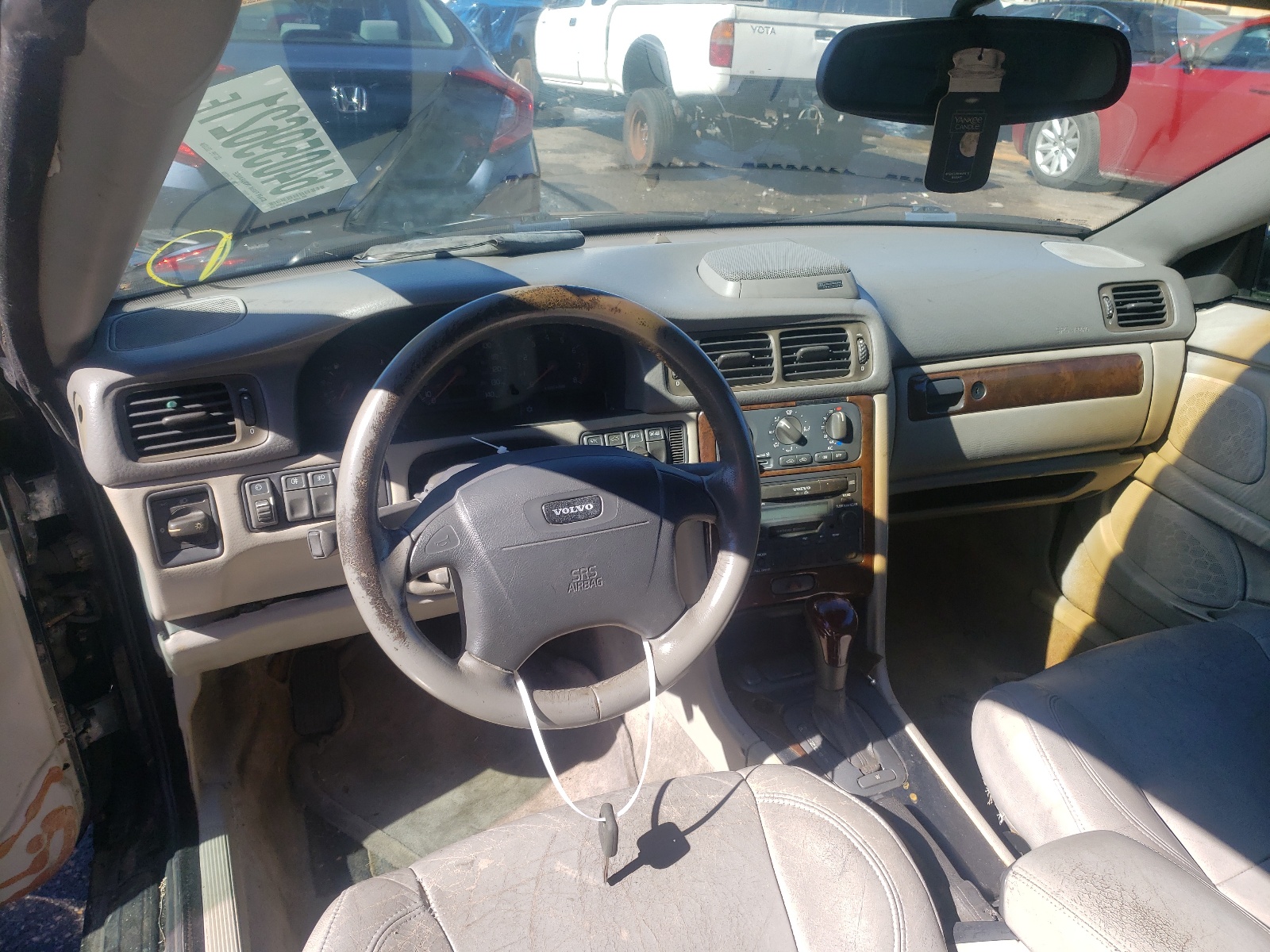 Photo 9 from auction – 2003 VOLVO C70 HPT with VIN YV1NC62D43J037898