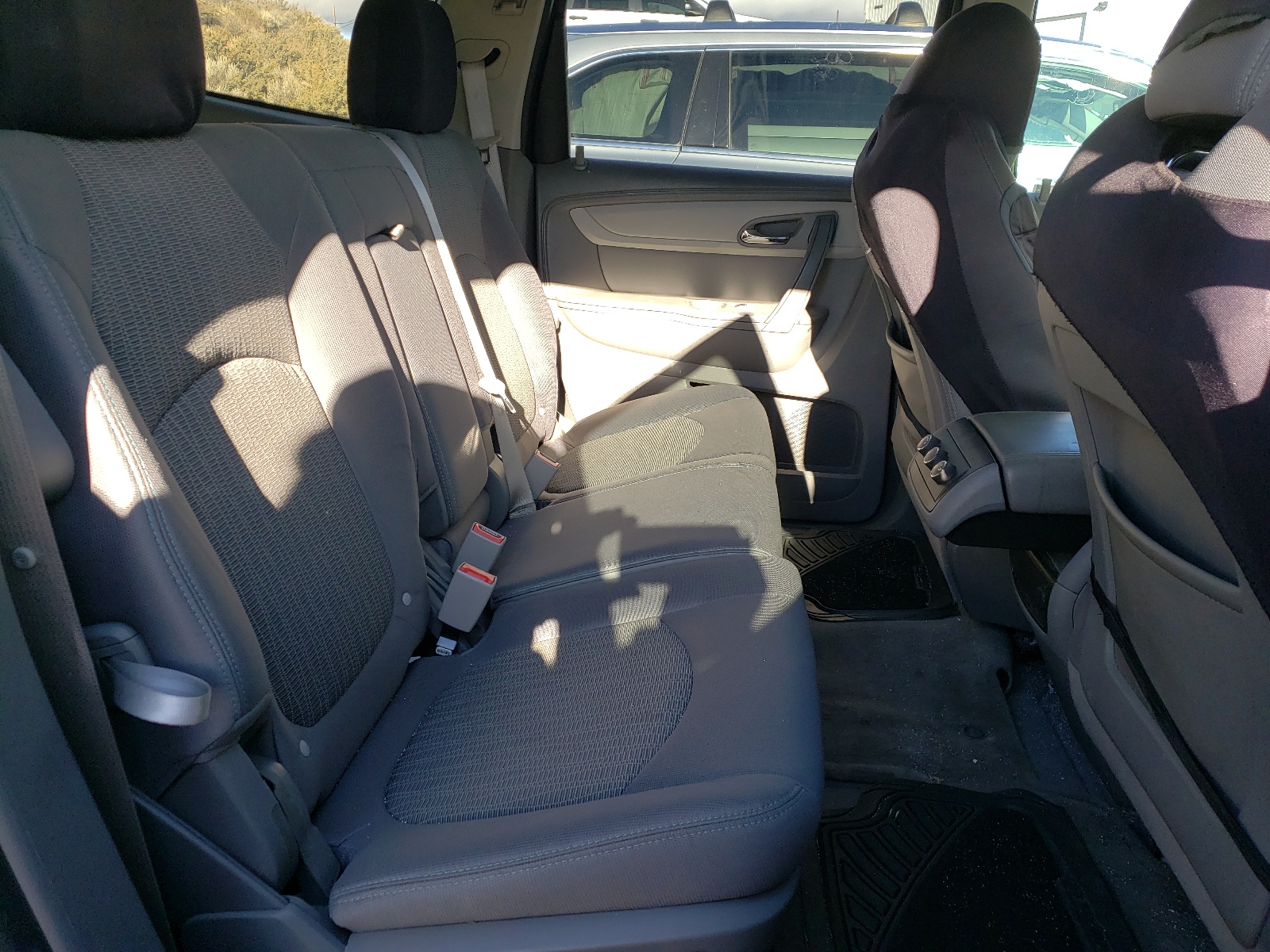 Photo 6 from auction – 2013 CHEVROLET TRAVERSE L with VIN 1GNKVFED0DJ227043