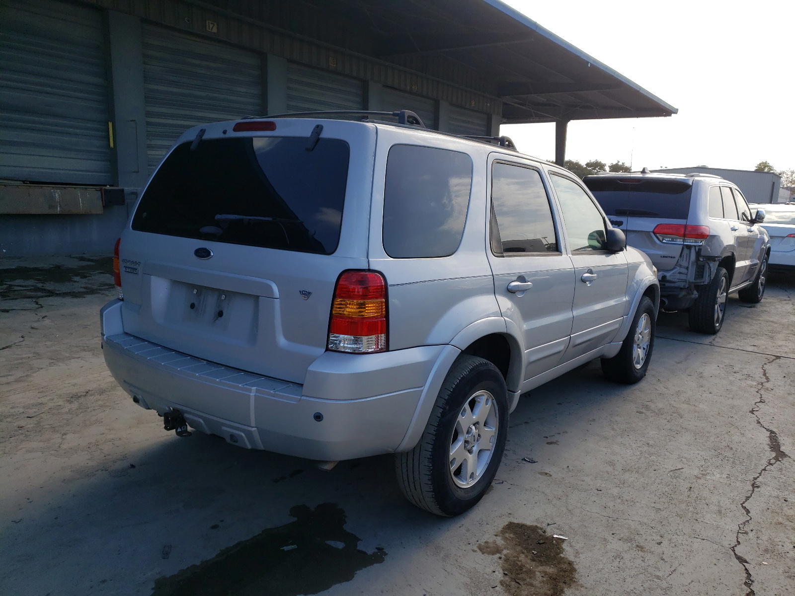 Photo 4 from auction – 2007 FORD ESCAPE LIM with VIN 1FMCU04107KB97542