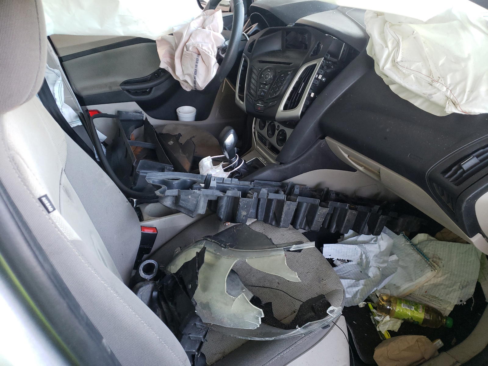 Photo 5 from auction – 2014 FORD FOCUS SE with VIN 1FADP3F27EL376519