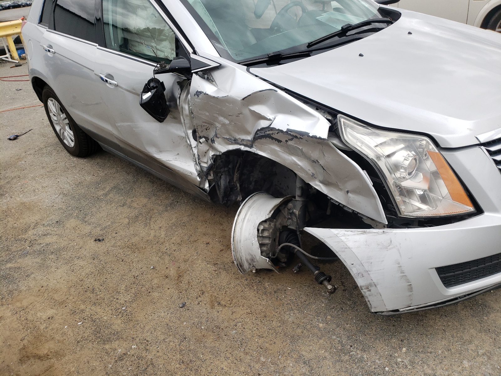 Photo 9 from auction – 2015 CADILLAC SRX with VIN 3GYFNAE3XFS597996