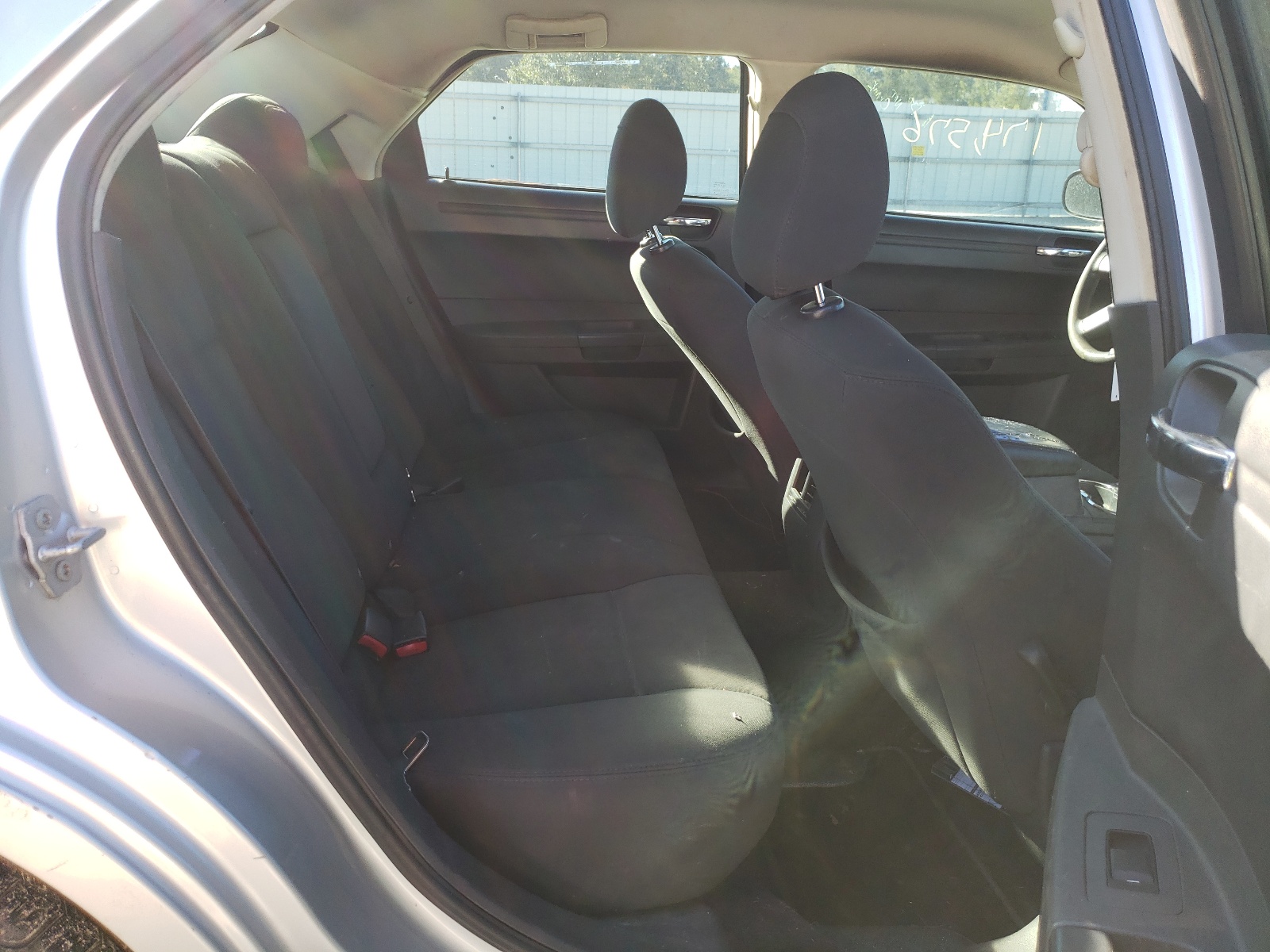 Photo 6 from auction – 2008 CHRYSLER 300 LX with VIN 2C3KA43R18H155451
