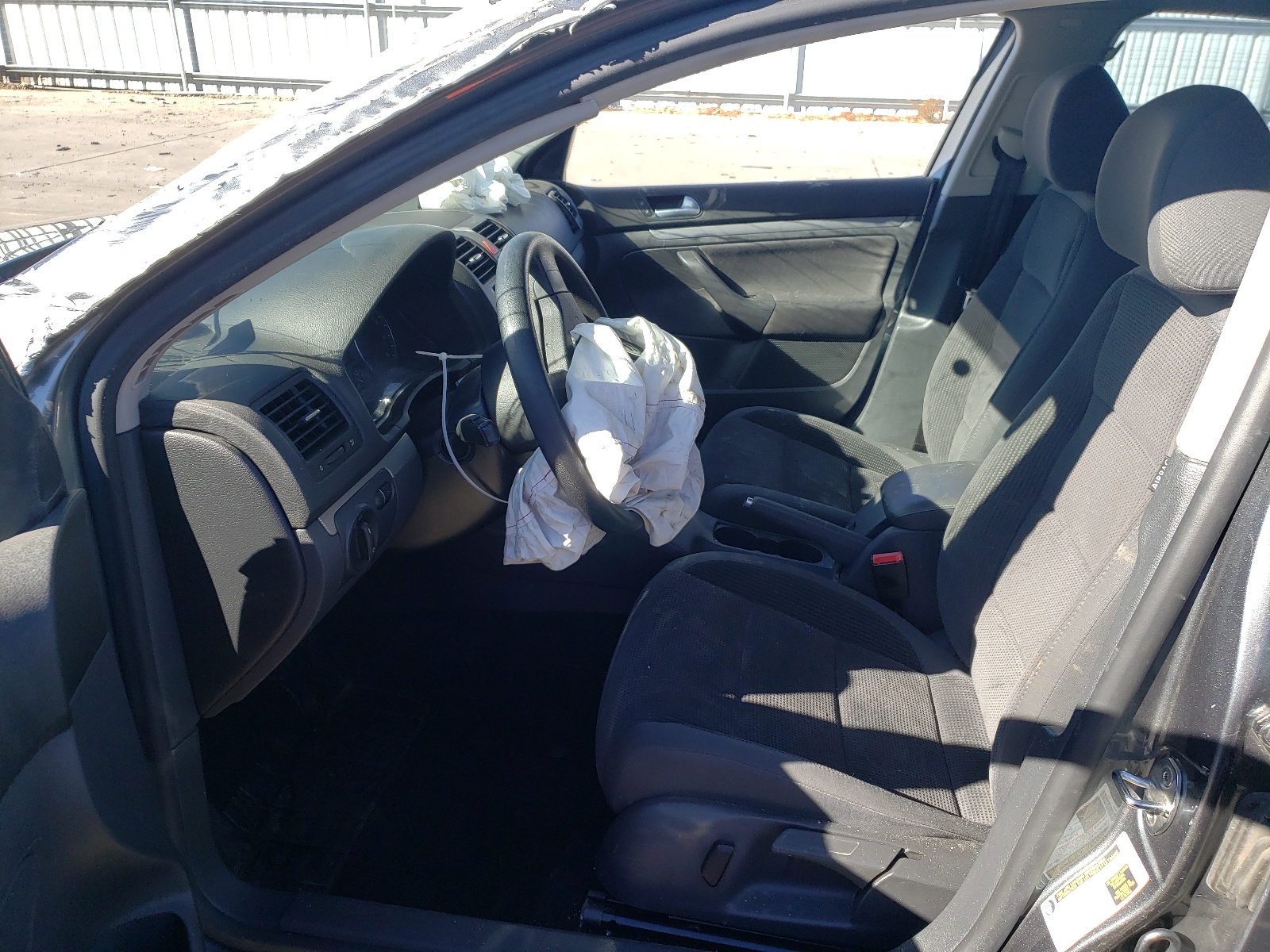 Photo 5 from auction – 2008 VOLKSWAGEN JETTA S with VIN 3VWJM71K68M075986