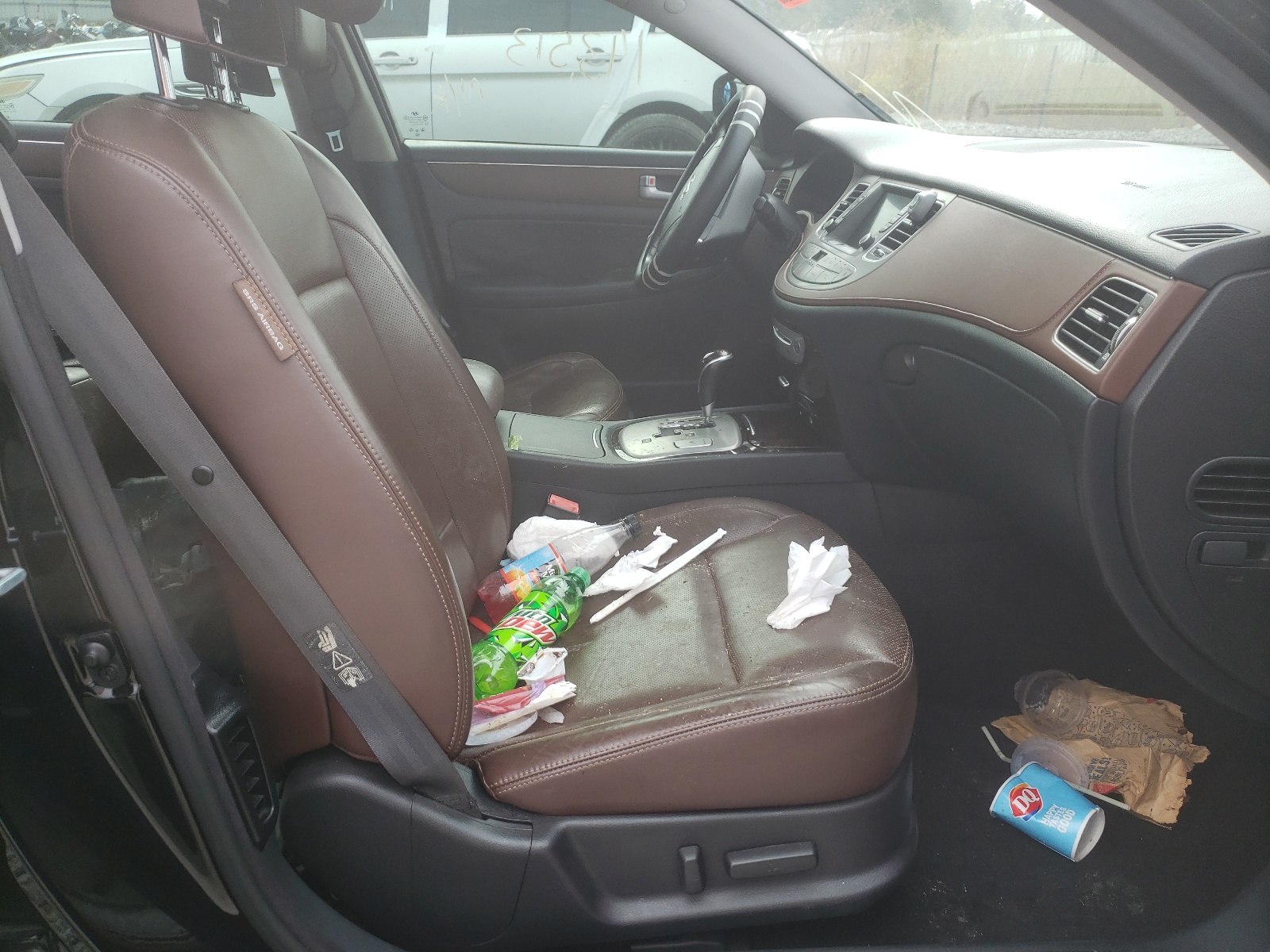 Photo 5 from auction – 2013 HYUNDAI GENESIS with VIN KMHGC4DD7DU246368