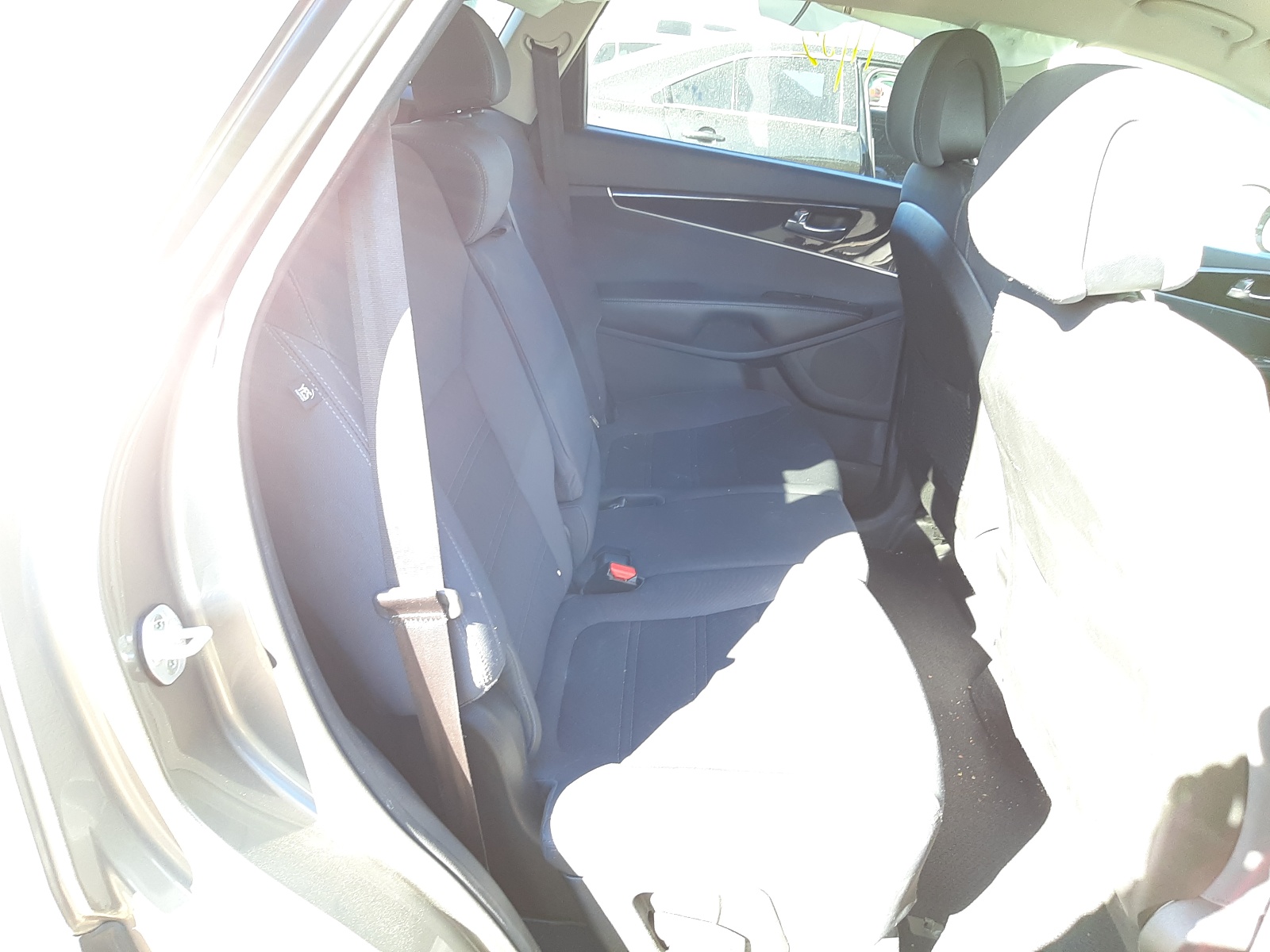 Photo 6 from auction – 2016 KIA SORENTO LX with VIN 5XYPGDA31GG057628