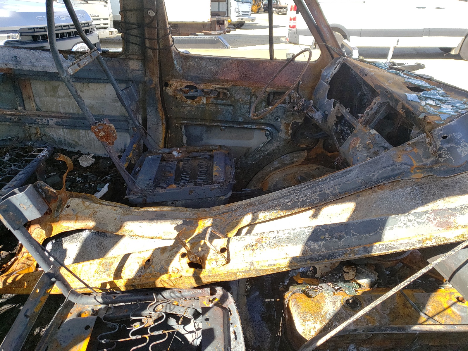 Photo 5 from auction – 1987 DODGE RAM WAGON with VIN 2B4GB11H1HK300673
