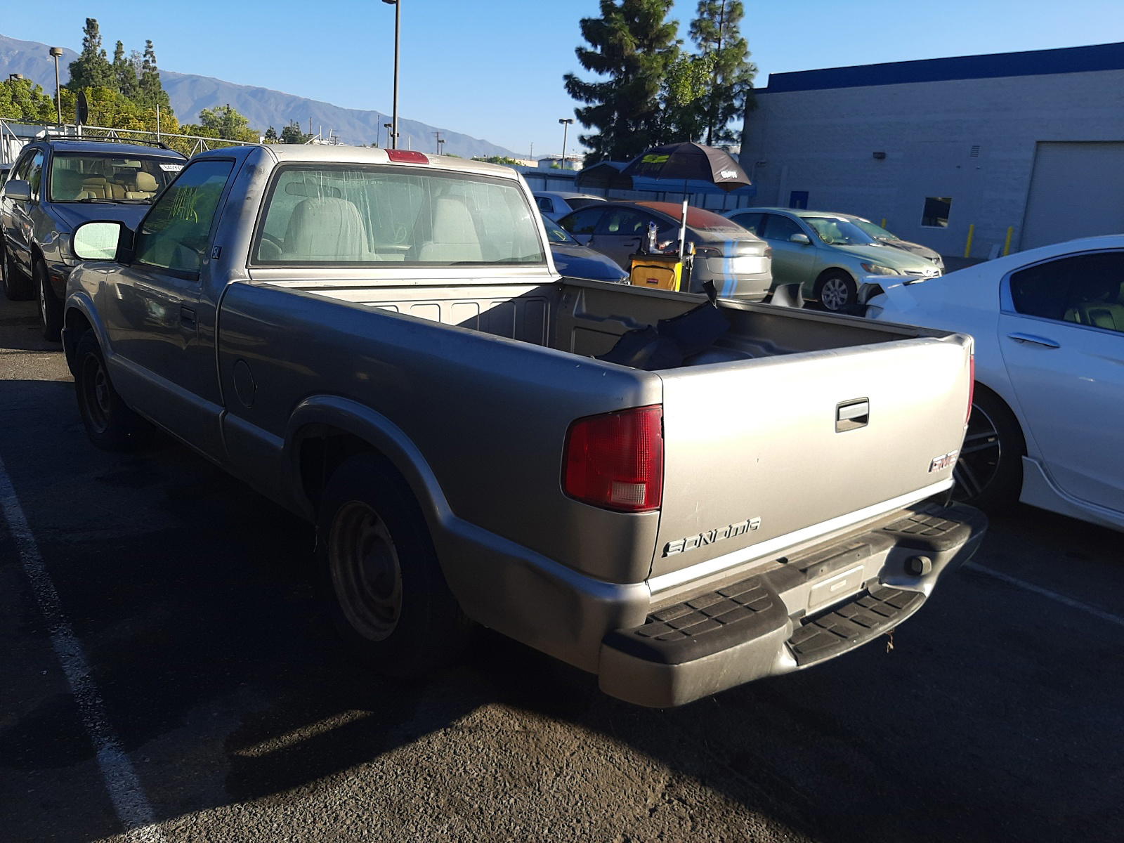 Photo 3 from auction – 2003 GMC SONOMA with VIN 1GTCS14H438278211