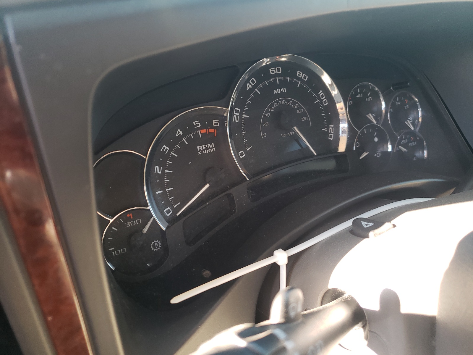Photo 8 from auction – 2005 CADILLAC ESCALADE L with VIN 1GYEC63T95R123833