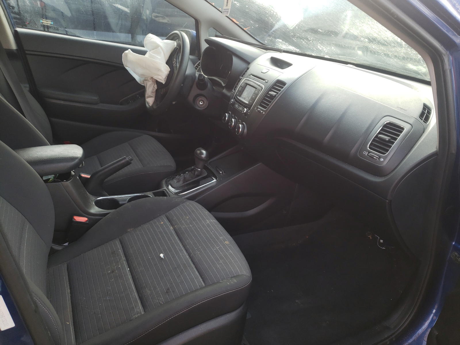 Photo 5 from auction – 2017 KIA FORTE LX with VIN 3KPFL4A70HE132151
