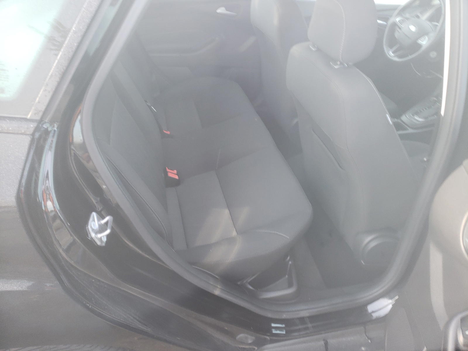 Photo 6 from auction – 2018 FORD FOCUS SE with VIN 1FADP3F29JL203076