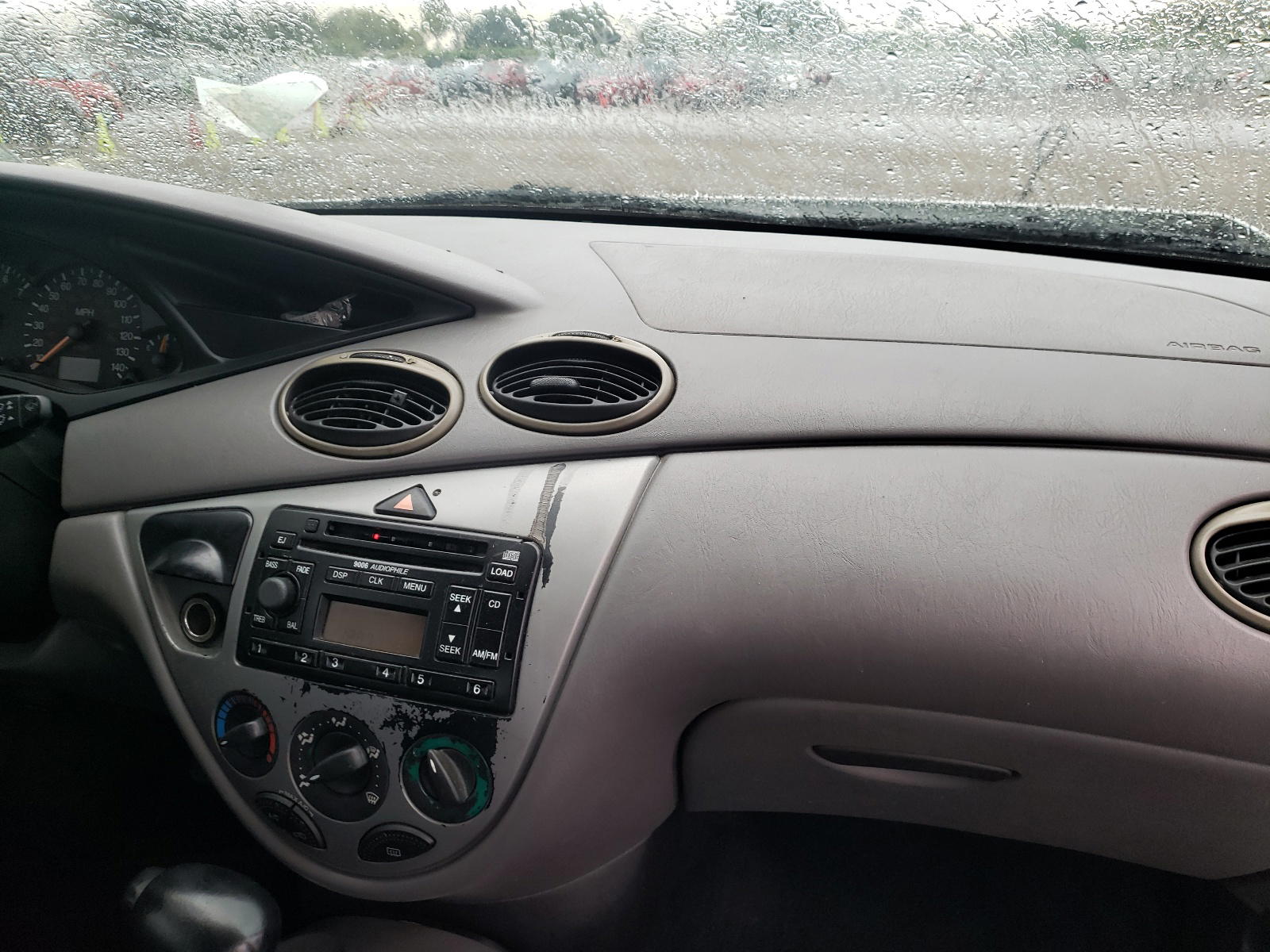Photo 9 from auction – 2004 FORD FOCUS LX with VIN 3FAFP313X4R117807