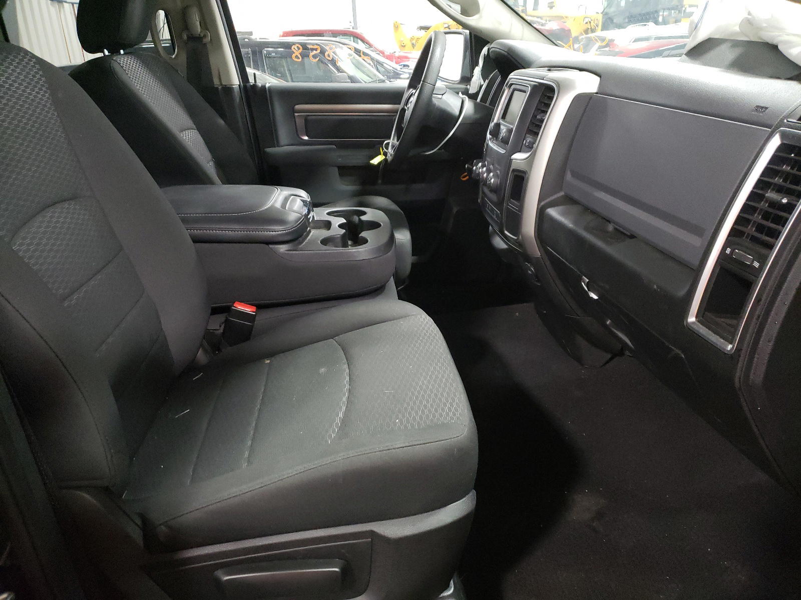 Photo 5 from auction – 2019 RAM 1500 CLASS with VIN 1C6RR7GG1KS670521