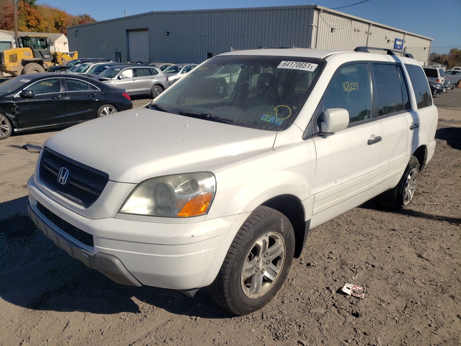 Photo 2 from auction – 2004 HONDA PILOT EXL with VIN 2HKYF18684H564715