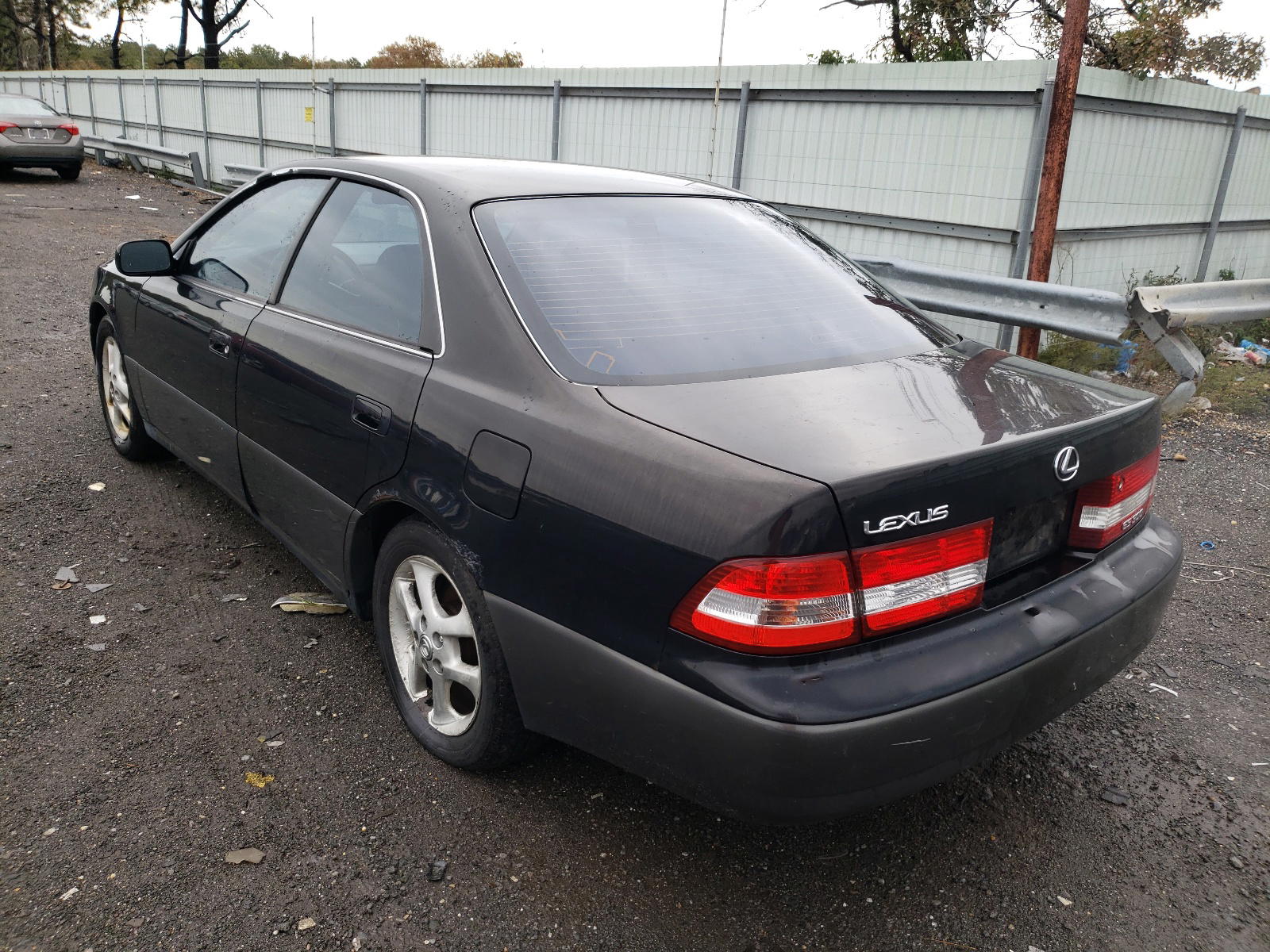 Photo 3 from auction – 2001 LEXUS ES with VIN JT8BF28GX15105183