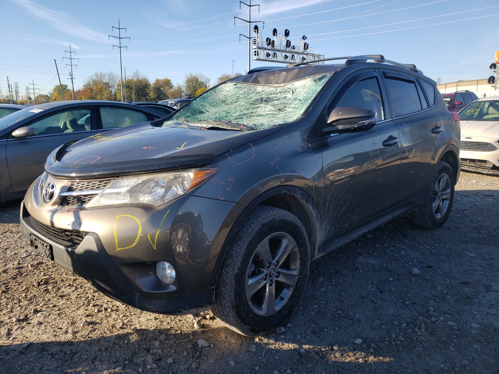 Photo 2 from auction – 2015 TOYOTA RAV4 XLE with VIN JTMRFREVXFD148205