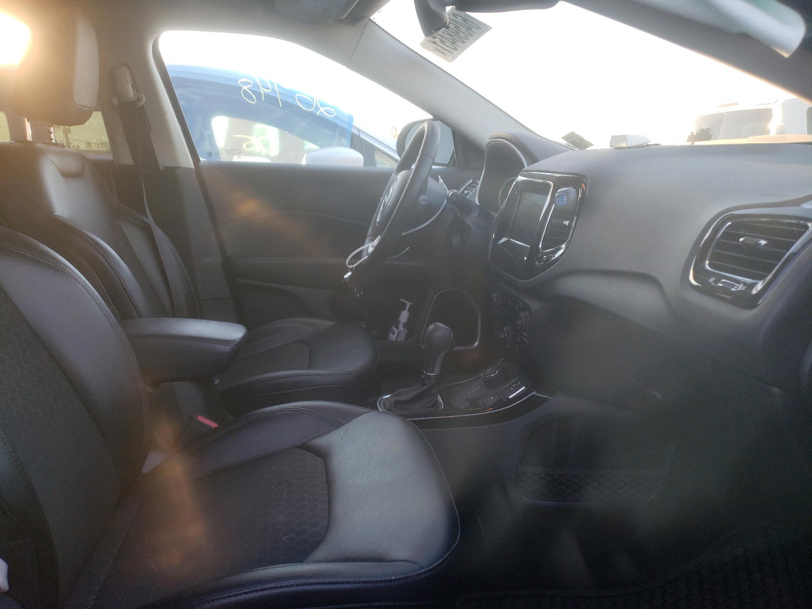Photo 5 from auction – 2019 JEEP COMPASS LA with VIN 3C4NJDBB0KT682991