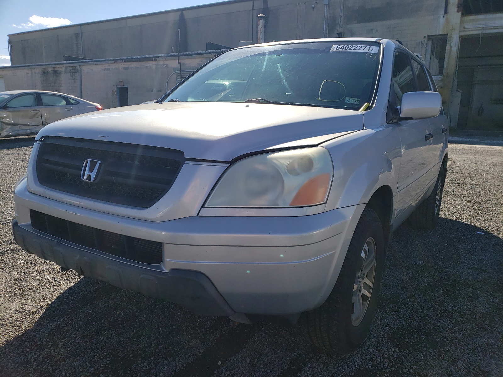 Photo 2 from auction – 2004 HONDA PILOT EXL with VIN 2HKYF18784H573861