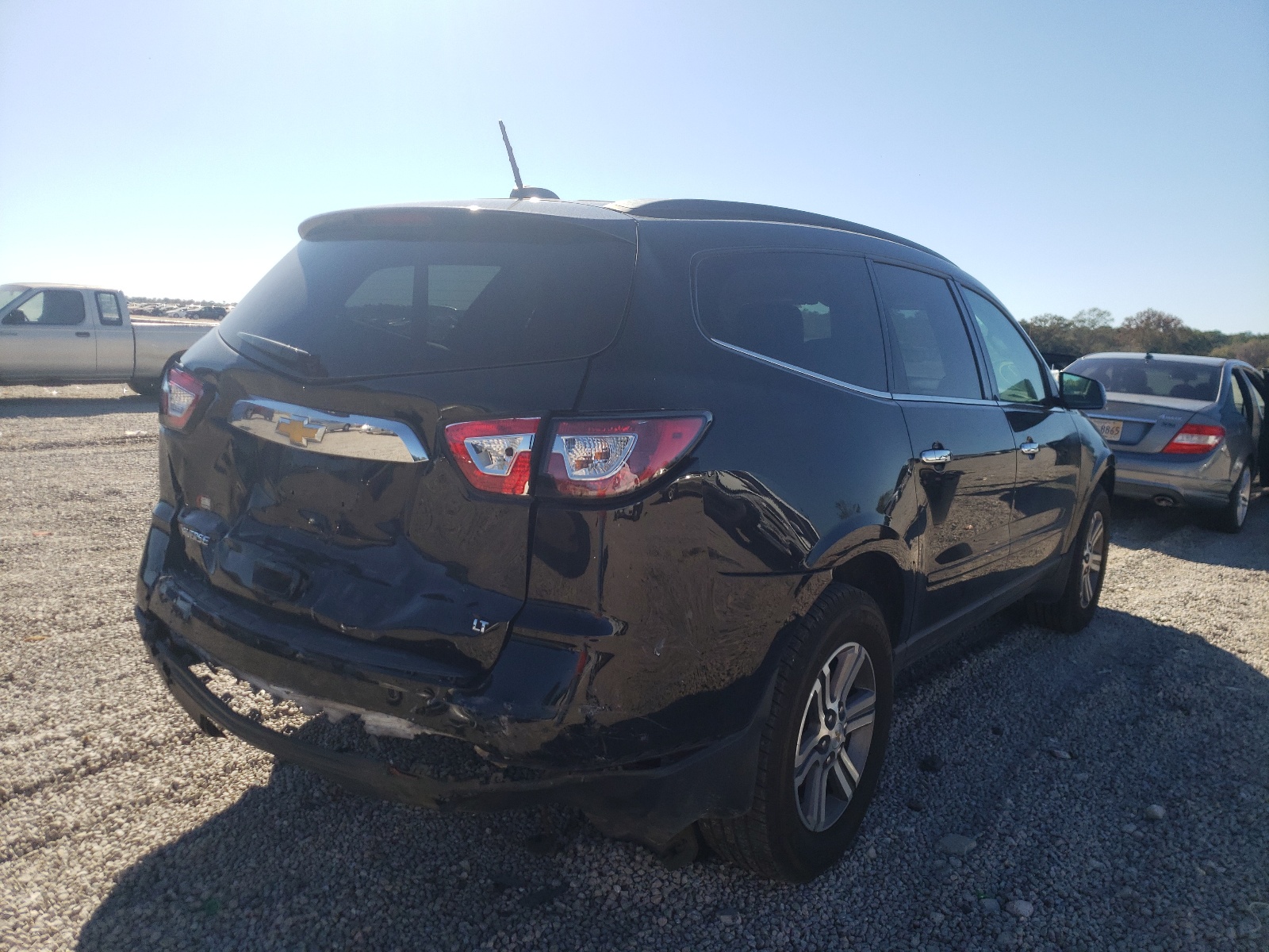 Photo 4 from auction – 2017 CHEVROLET TRAVERSE L with VIN 1GNKRGKD2HJ193806