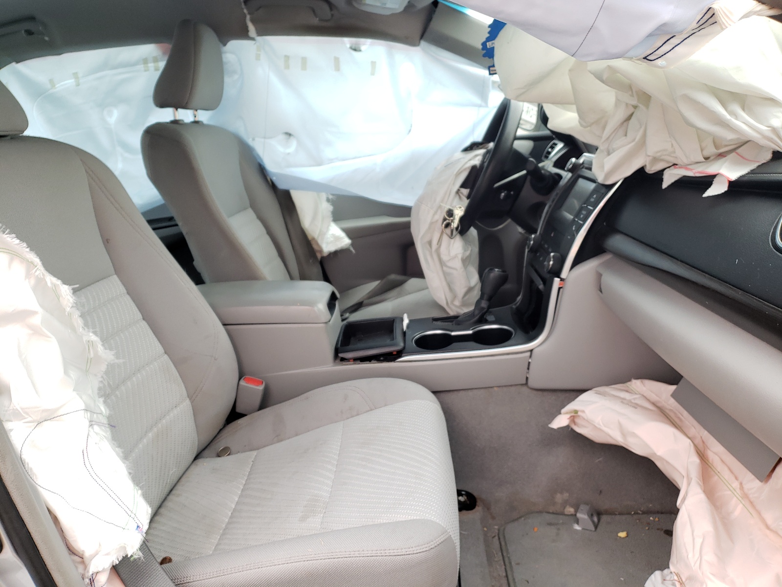 Photo 5 from auction – 2017 TOYOTA CAMRY LE with VIN 4T1BF1FK8HU640950