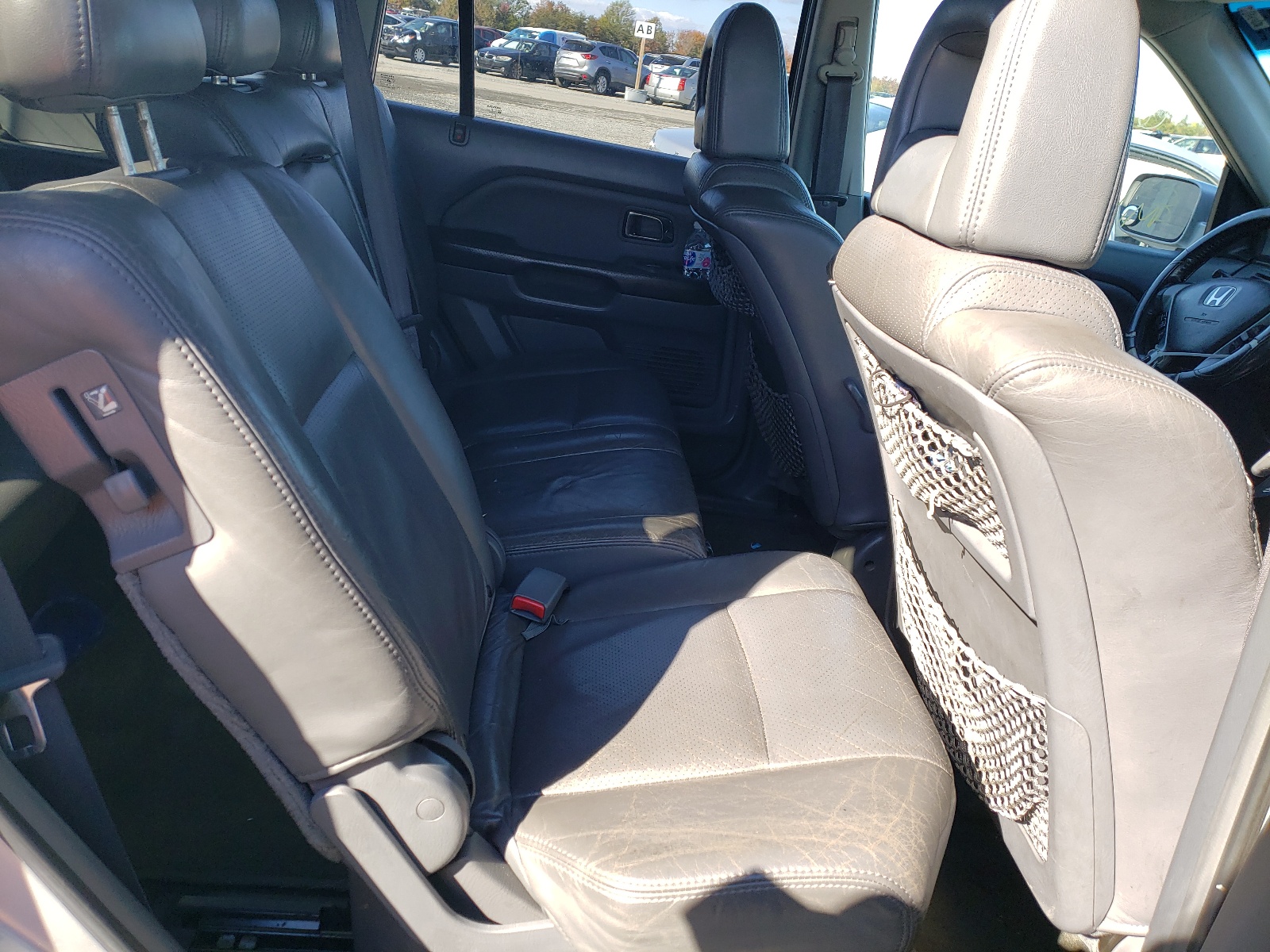Photo 6 from auction – 2004 HONDA PILOT EXL with VIN 2HKYF18784H573861