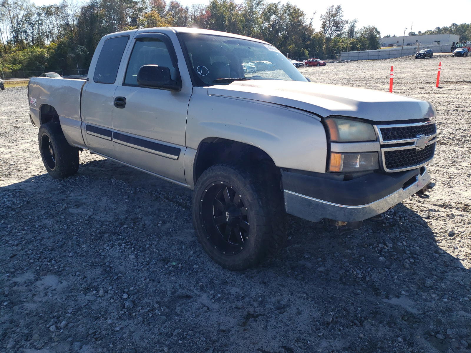 CHEVROLET SILVERADO 2004 with VIN 2GCEK19T641180405 - Photo from auction