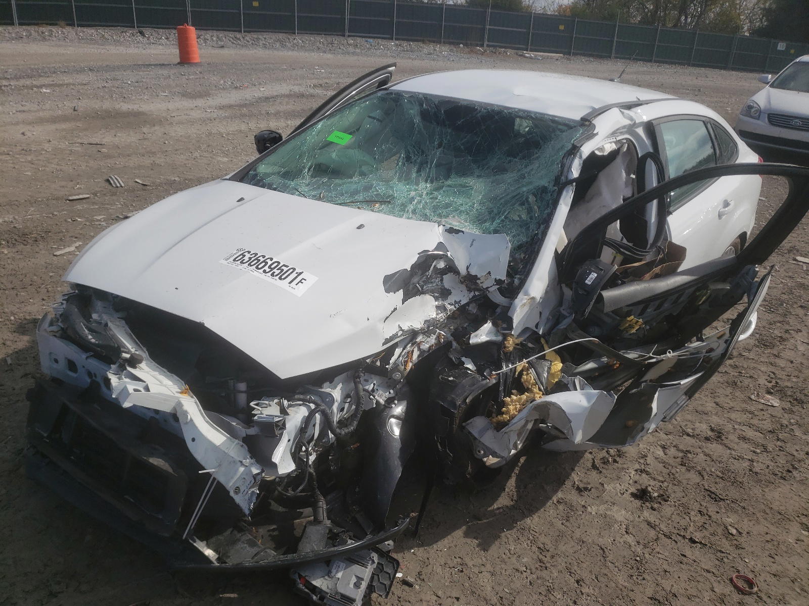 Photo 2 from auction – 2016 FORD FOCUS SE with VIN 1FADP3F22GL305294