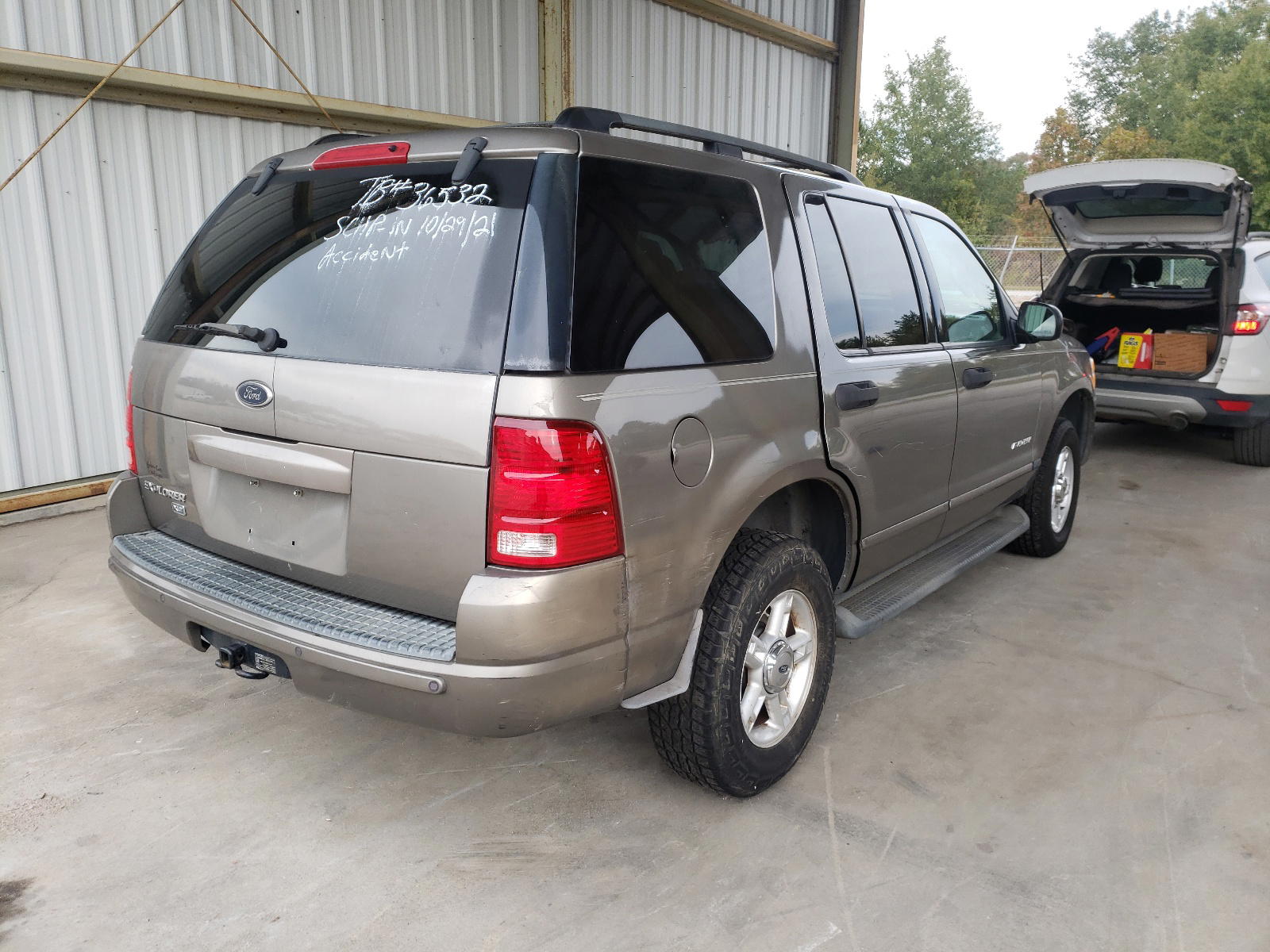 Photo 4 from auction – 2004 FORD EXPLORER X with VIN 1FMZU63K04ZB02410