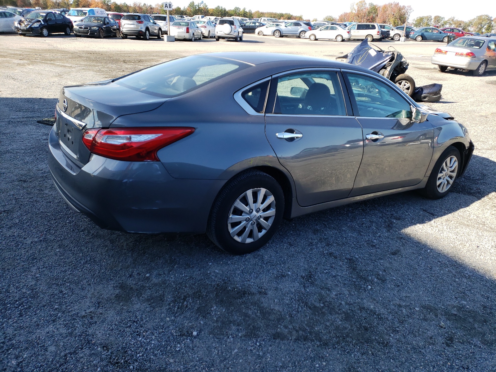 Photo 4 from auction – 2017 NISSAN ALTIMA 2.5 with VIN 1N4AL3AP3HN365883