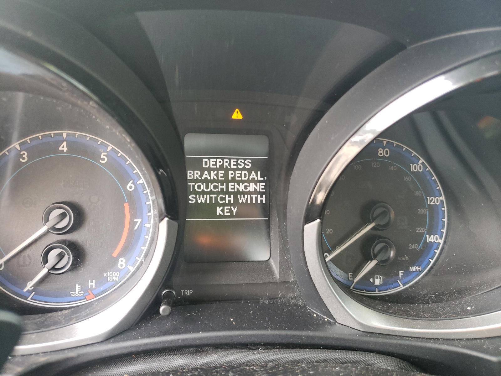 Photo 8 from auction – 2014 TOYOTA COROLLA L with VIN 5YFBURHEXEP075755