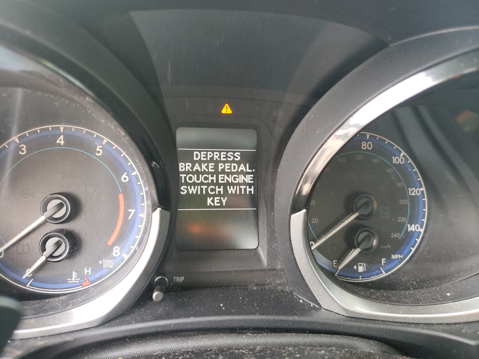 Фото 8 с аукциона – 2014 TOYOTA COROLLA L с VIN 5YFBURHEXEP075755