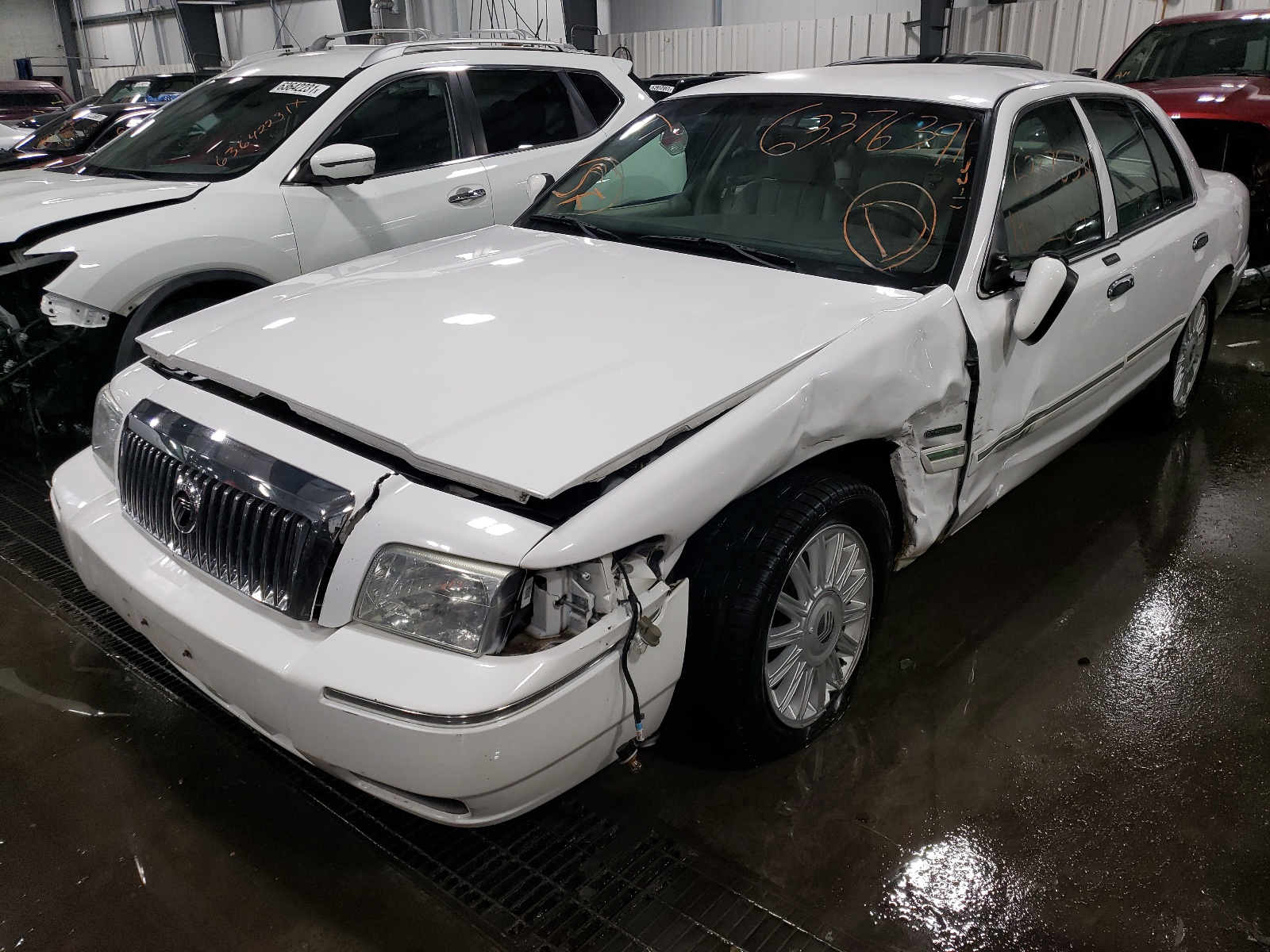 Photo 2 from auction – 2010 MERCURY GRAND MARQ with VIN 2MEBM7FV8AX609024