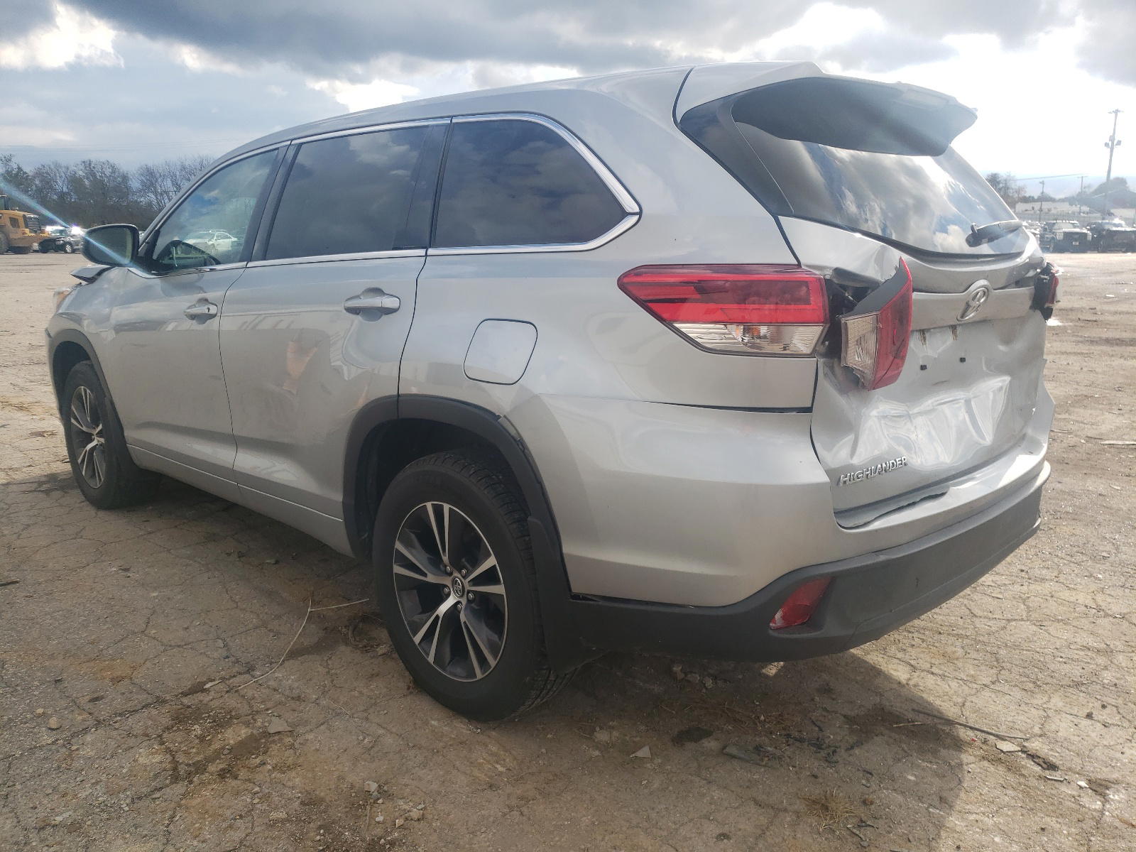 Photo 3 from auction – 2017 TOYOTA HIGHLANDER with VIN 5TDBZRFH5HS427814