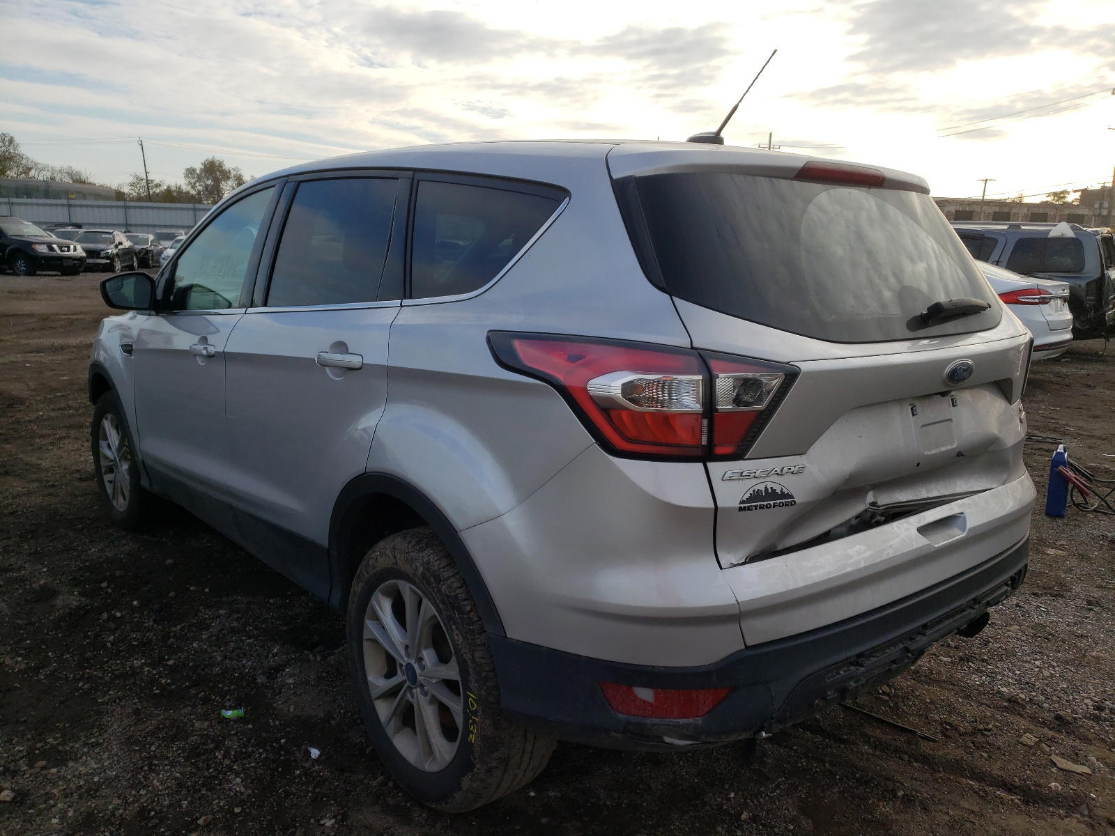 Photo 3 from auction – 2017 FORD ESCAPE SE with VIN 1FMCU9GD4HUB13657