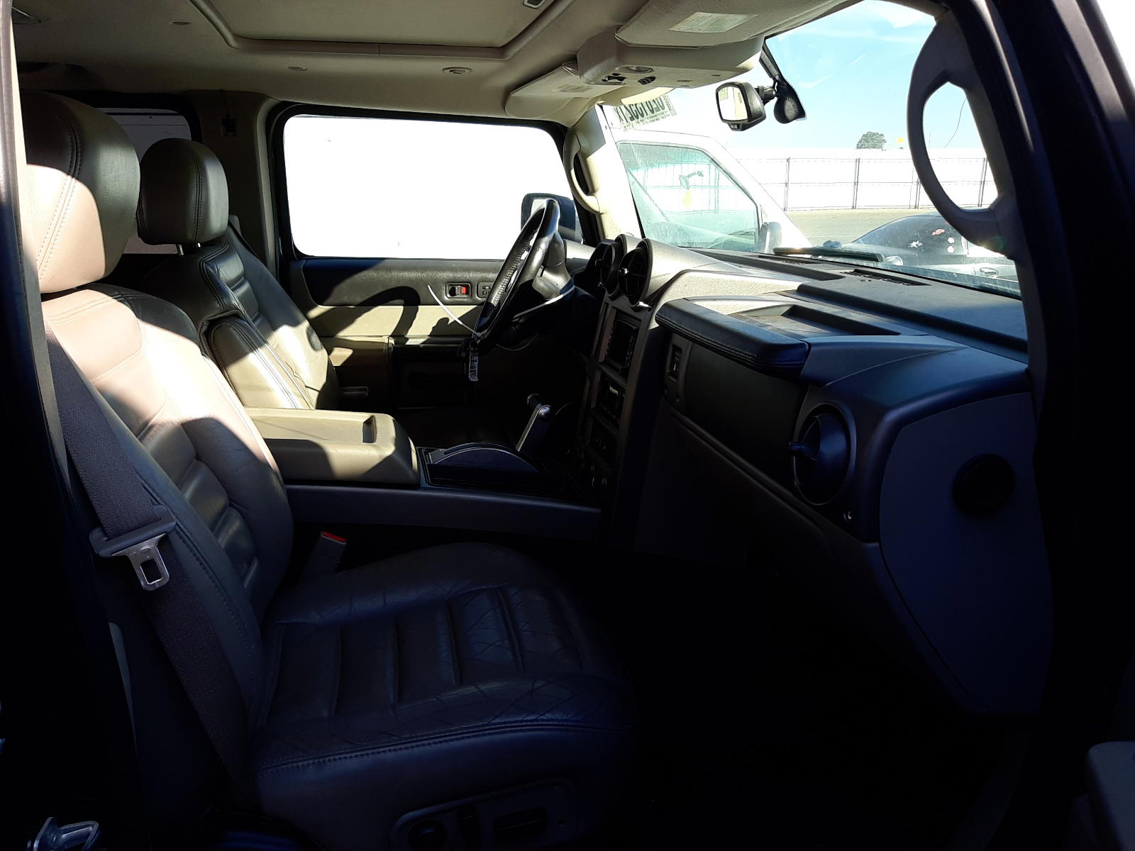 Photo 5 from auction – 2004 HUMMER H2 with VIN 5GRGN23U14H121085