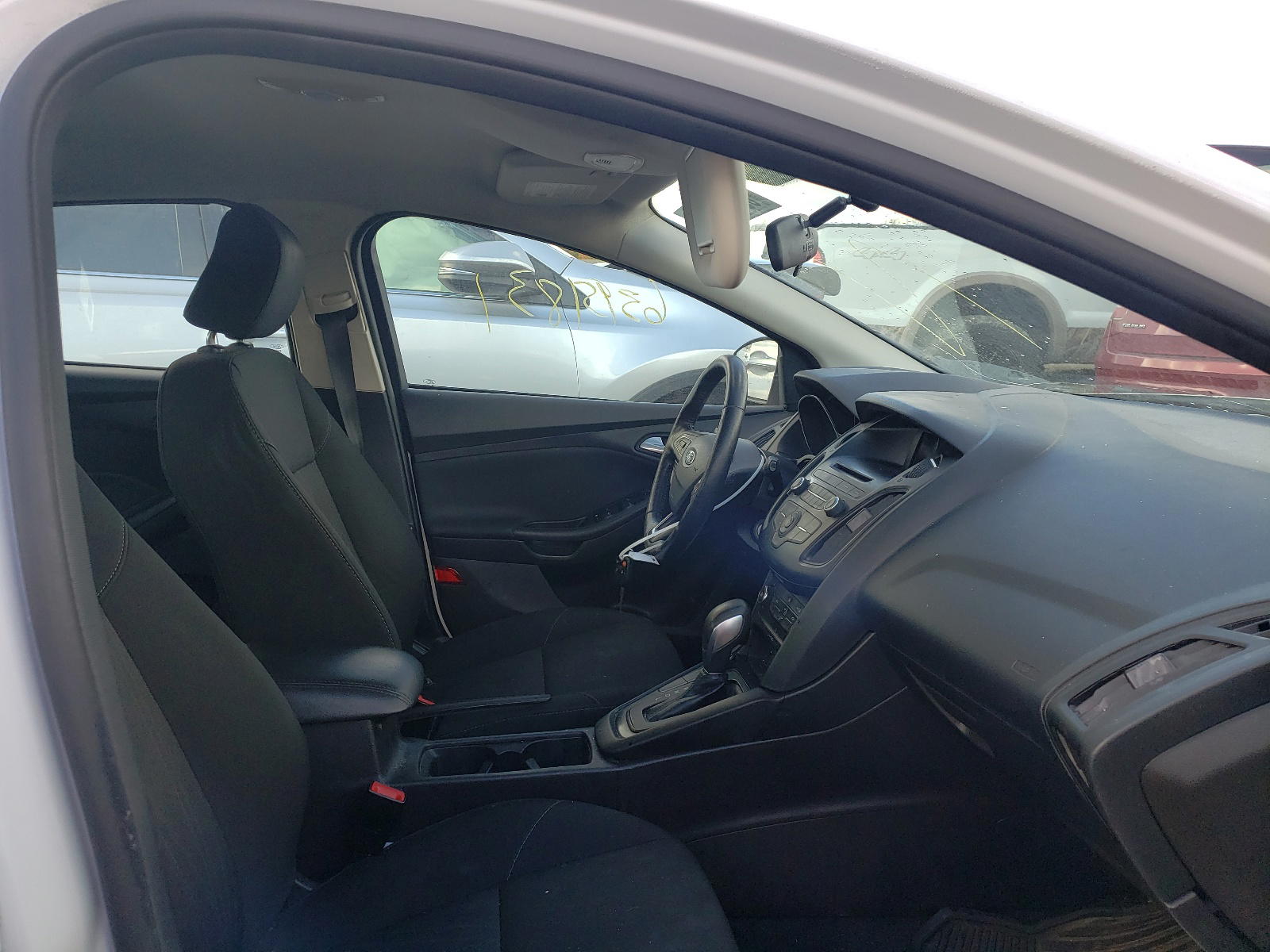 Photo 5 from auction – 2017 FORD FOCUS SE with VIN 1FADP3K20HL261206