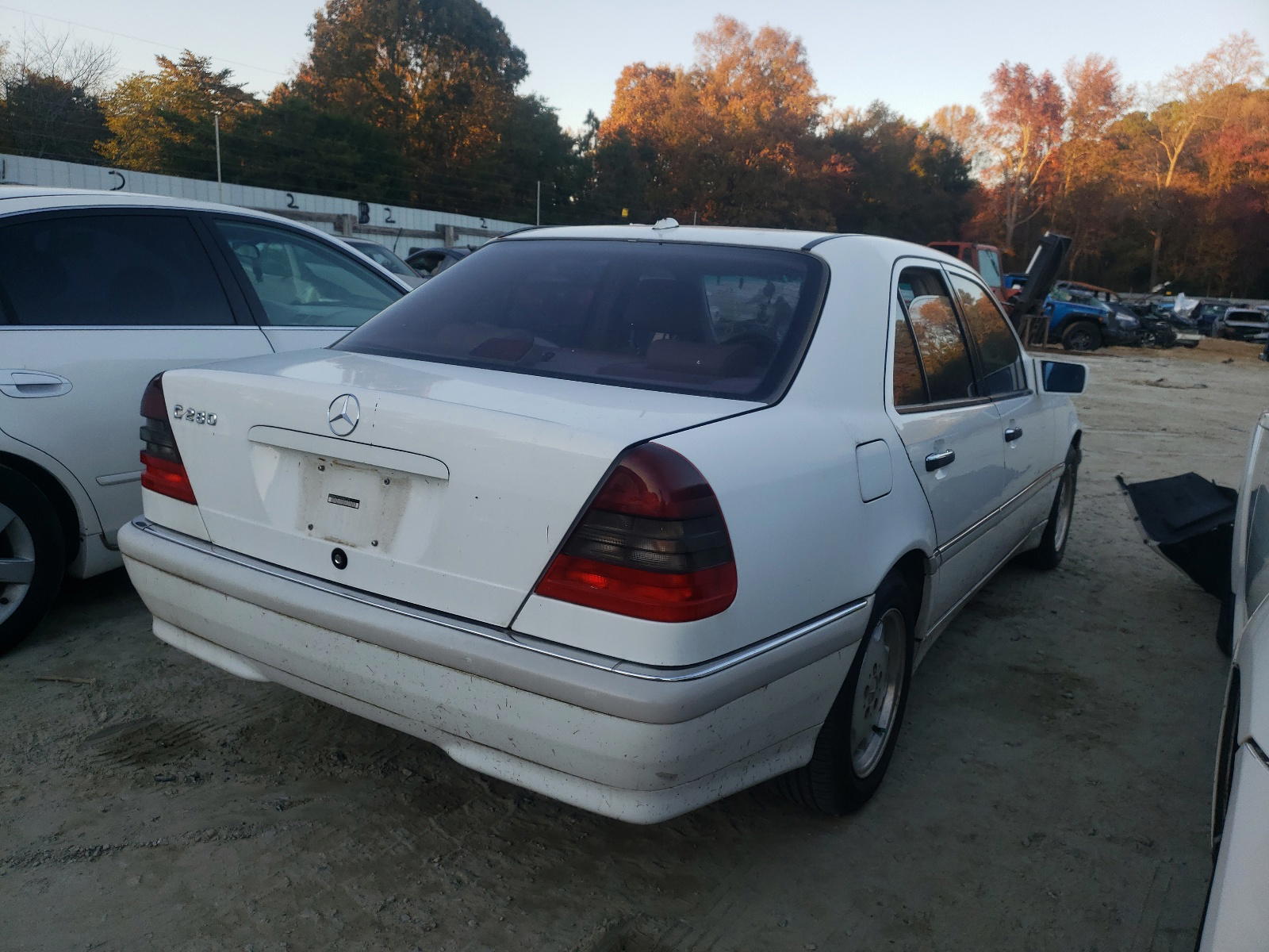 Photo 4 from auction – 2000 MERCEDES-BENZ E-CLASS with VIN WDBHA29G5YA862159