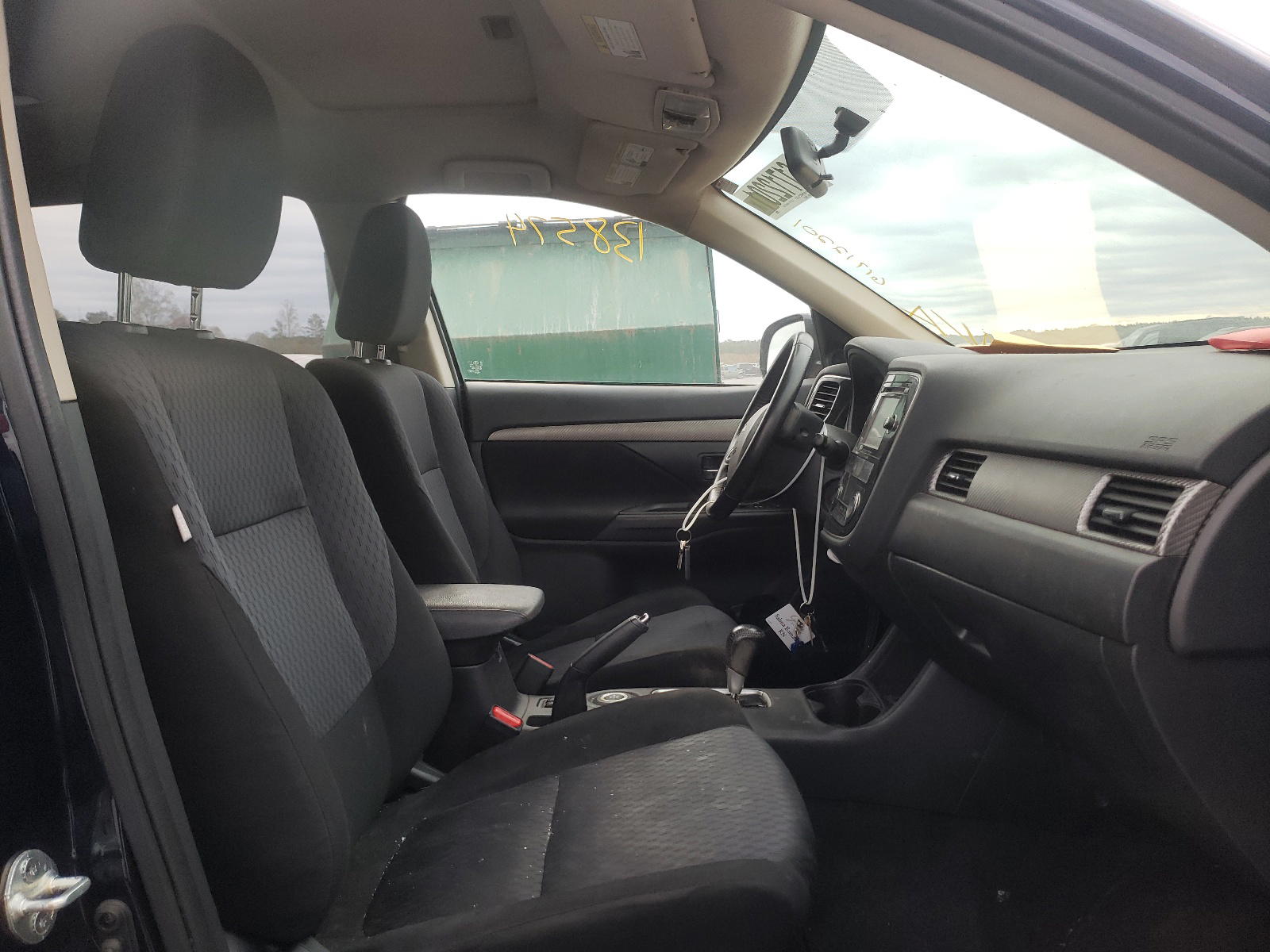 Photo 5 from auction – 2015 MITSUBISHI OUTLANDER with VIN JA4AZ3A3XEZ005997