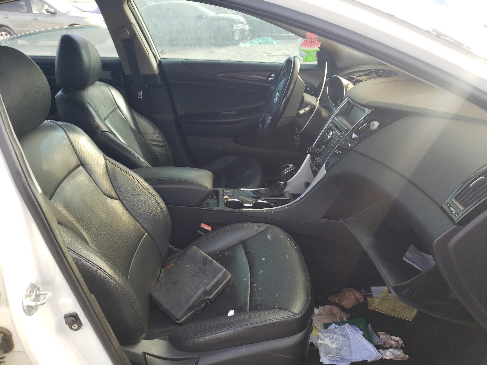 Photo 5 from auction – 2011 HYUNDAI SONATA SE with VIN 5NPEC4AC5BH009019