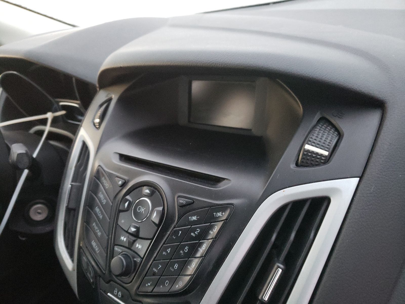 Фото 9 с аукциона – 2014 FORD FOCUS SE с VIN 1FADP3F28EL450479