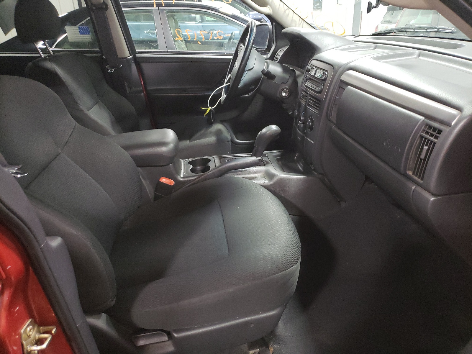 Photo 5 from auction – 2002 JEEP GRAND CHER with VIN 1J4GW48S22C152190