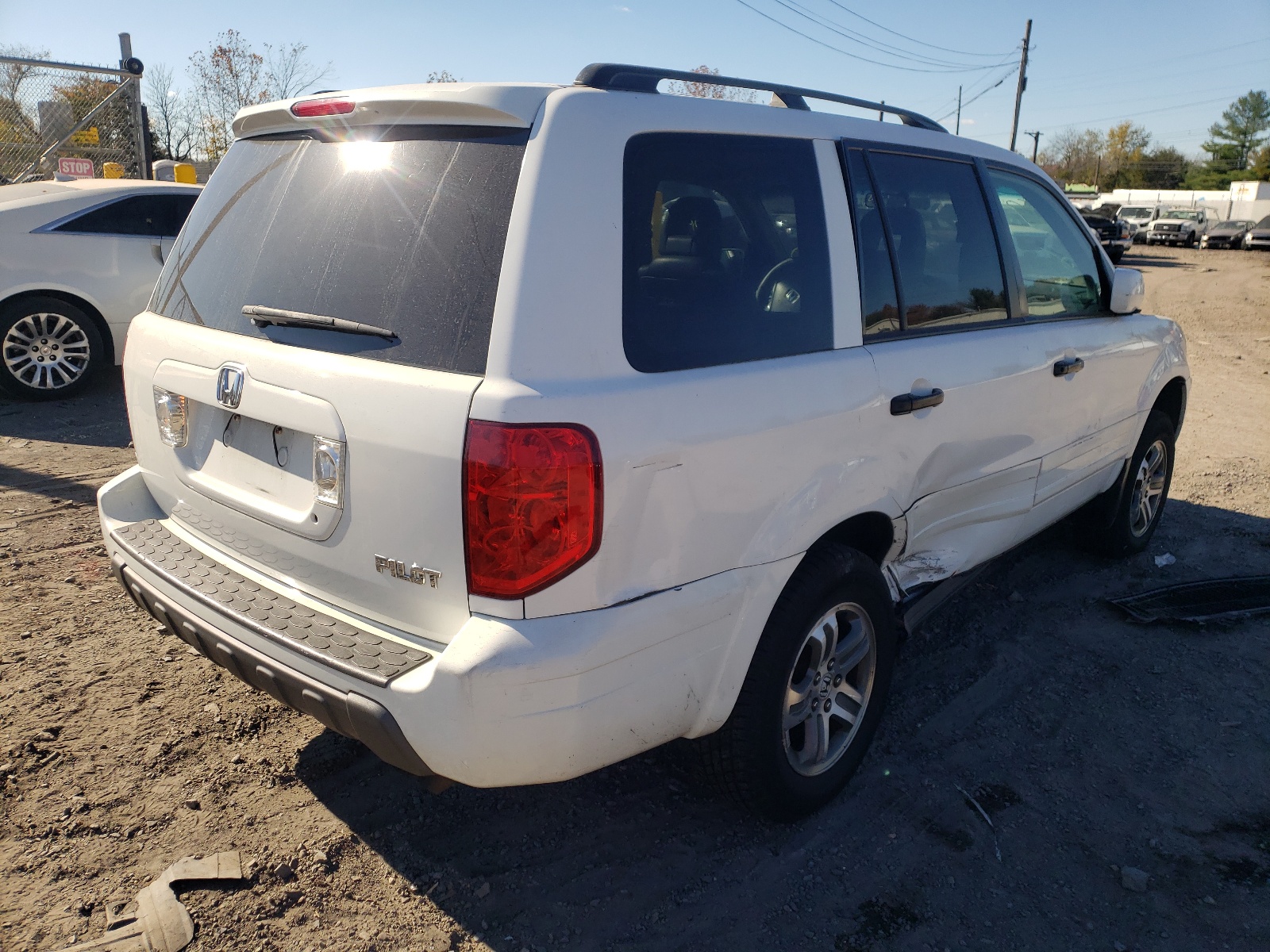 Photo 4 from auction – 2004 HONDA PILOT EXL with VIN 2HKYF18684H564715