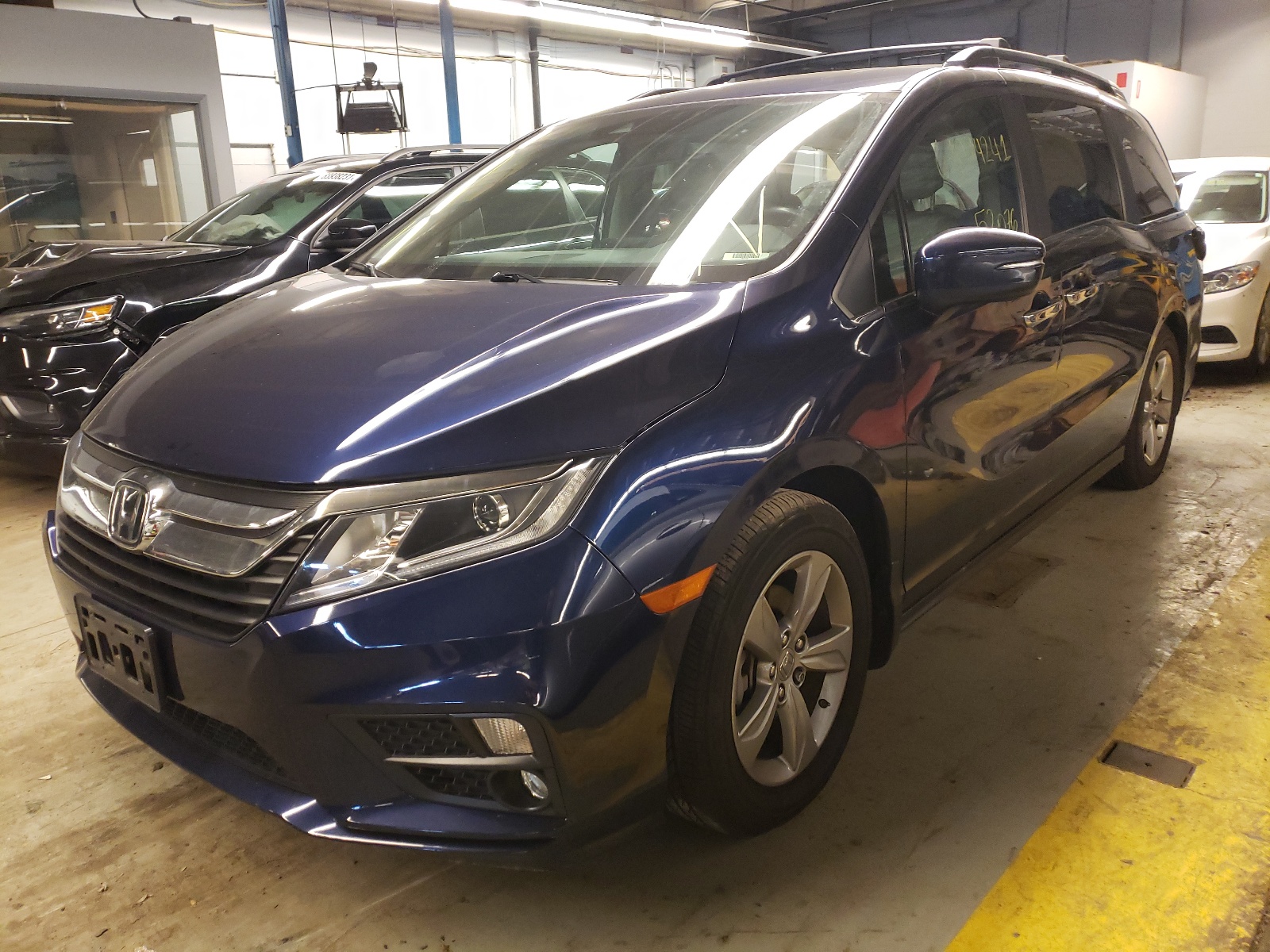 Photo 2 from auction – 2018 HONDA ODYSSEY EX with VIN 5FNRL6H70JB021016